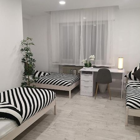 Schoene Und Optimal Gelegene Wohnung Weisskirchen Luaran gambar