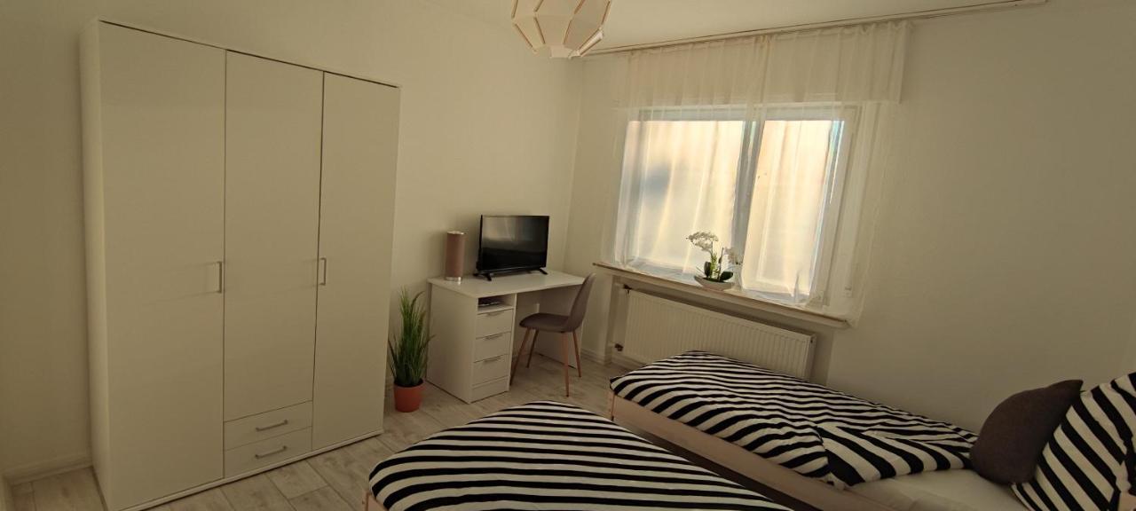 Schoene Und Optimal Gelegene Wohnung Weisskirchen Luaran gambar
