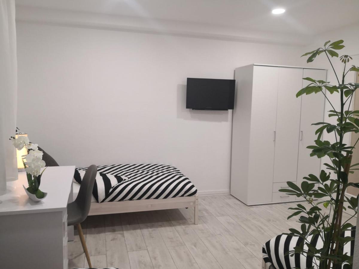 Schoene Und Optimal Gelegene Wohnung Weisskirchen Luaran gambar