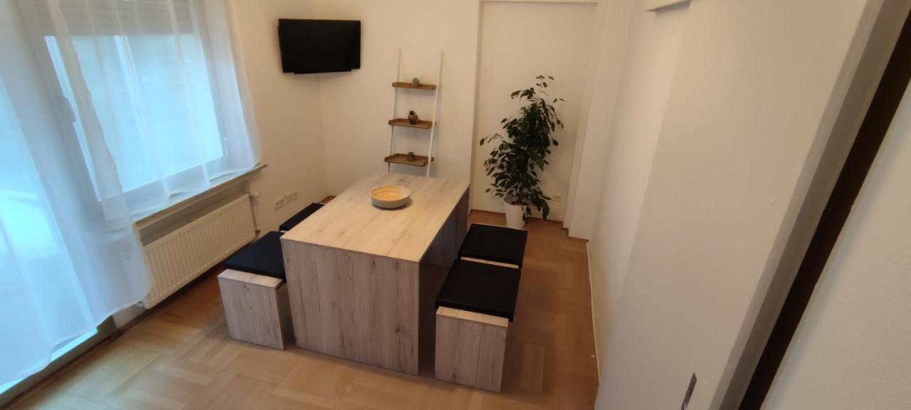 Schoene Und Optimal Gelegene Wohnung Weisskirchen Luaran gambar