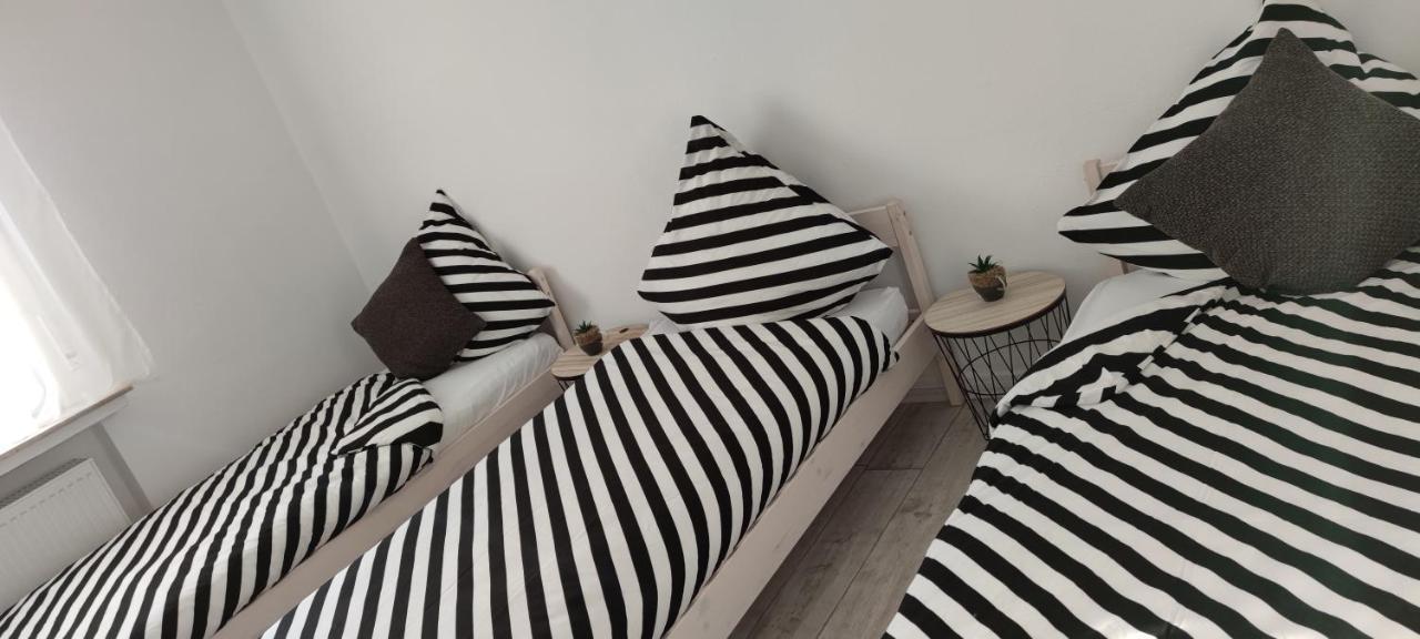 Schoene Und Optimal Gelegene Wohnung Weisskirchen Luaran gambar