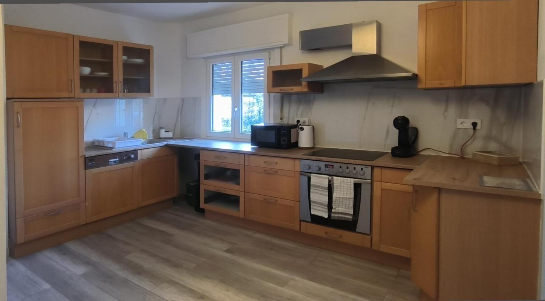Schoene Und Optimal Gelegene Wohnung Weisskirchen Luaran gambar